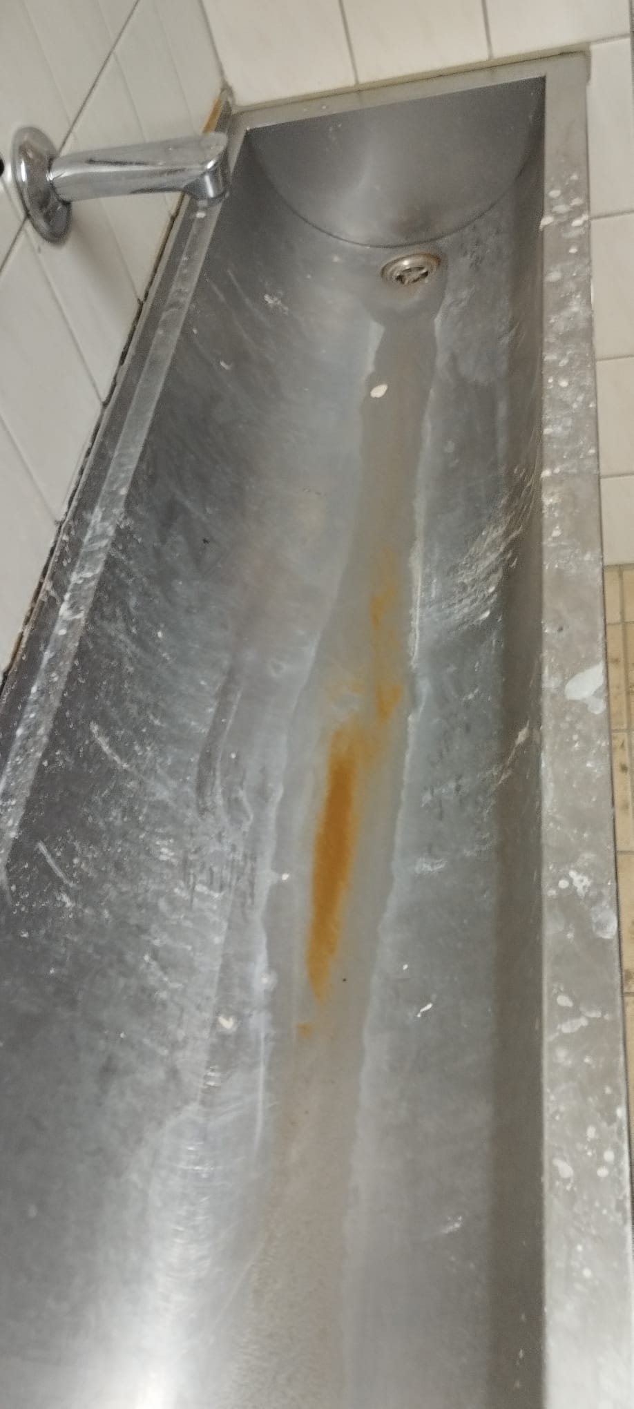 Lavabo vor der Reinigung